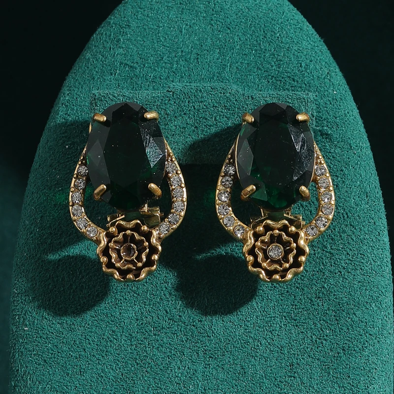 Retro Black Camellia Flower Earrings Vintage Jewelry Green Crystal Woman Designer Antique Gold Color Luxury Charm Accessories
Retro Black Camellia Flower Earrings Vintage Jewelry Green Crystal Woman Designer Antique Gold Color Luxury Charm Accessories