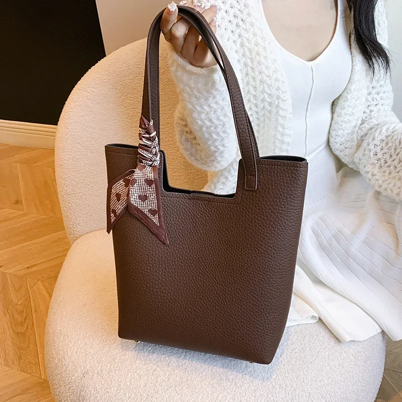 New High Quality Commuter Women's Bag Youth Fashion Versatile One Shoulder Crossbody Bag Large Capacity Casual Trend Handbag
New High Quality Commuter Women's Bag Youth Fashion Versatile One Shoulder Crossbody Bag Large Capacity Casual Trend Handbag