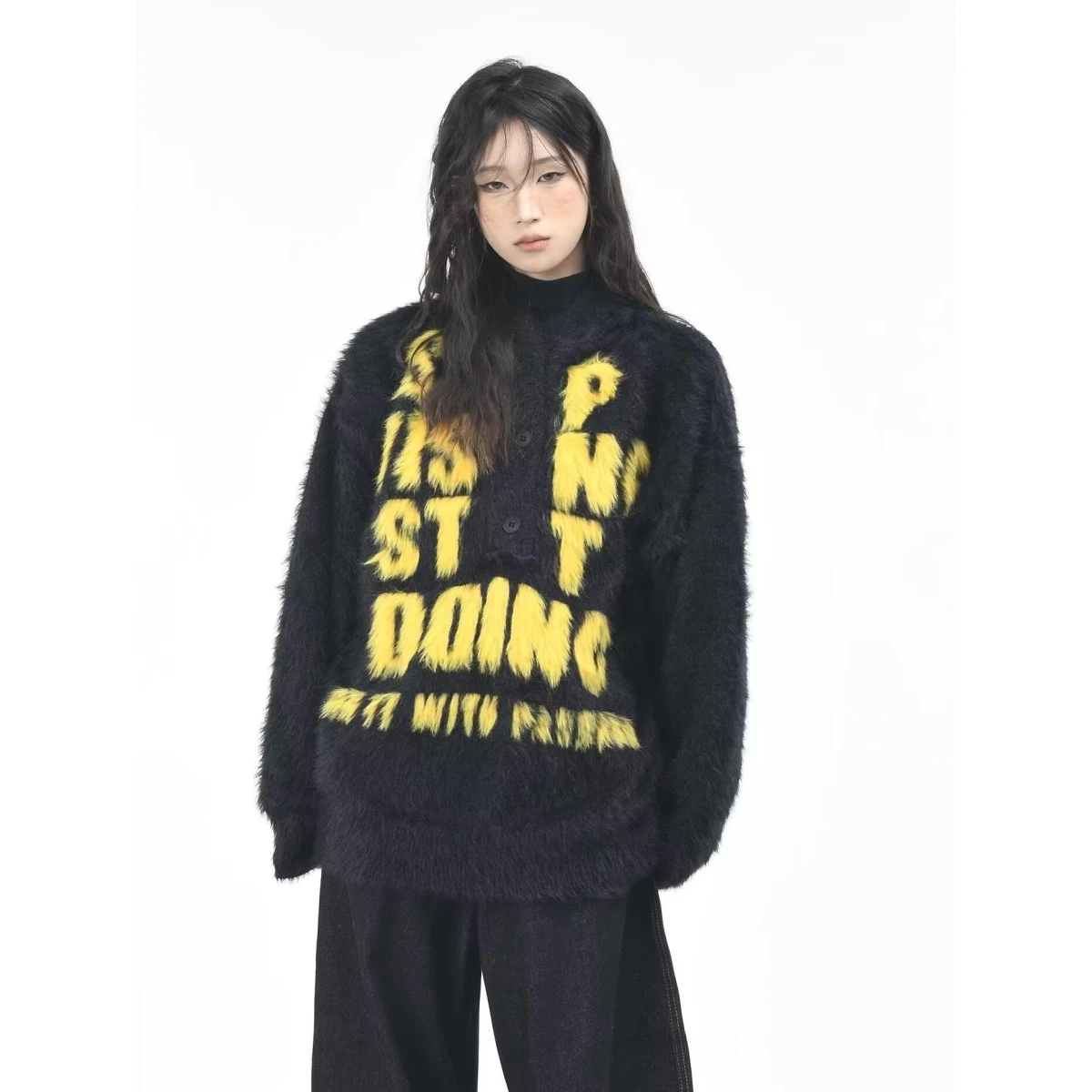 Мужской вязаный кардиган с V-образным вырезом на осень-зиму, повседневный, свободного кроя, с длинными рукавами, из полиэфирного волокна, верхняя одежда
Мужской вязаный кардиган с V-образным вырезом на осень-зиму, повседневный, свободного кроя, с длинными рукавами, из полиэфирного волокна, верхняя одежда