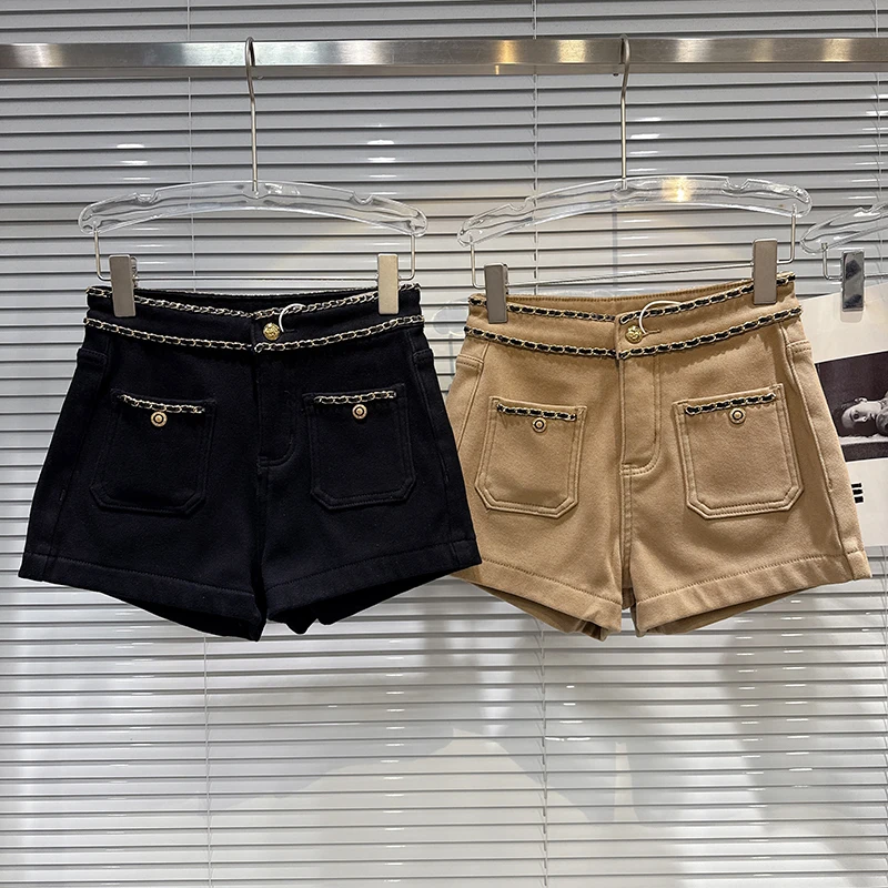 Metal chain waist pocket design with fleece denim shorts women's 2025 winter new style temperament fashion shorts
Metal chain waist pocket design with fleece denim shorts women's 2025 winter new style temperament fashion shorts