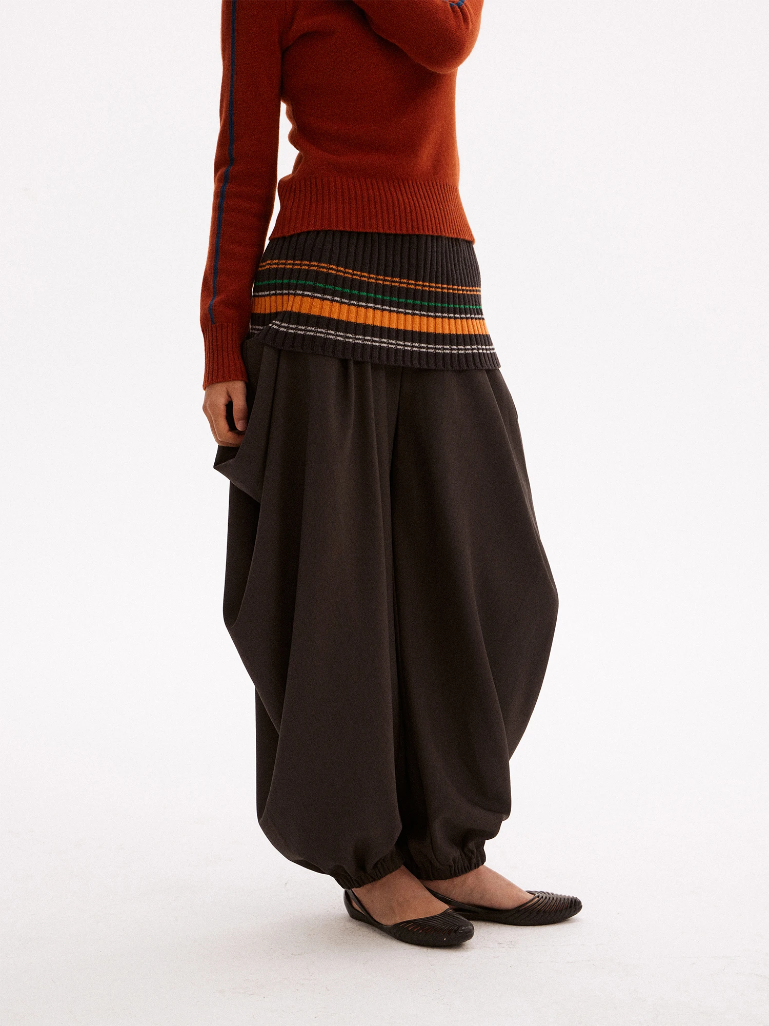 Женские широкие брюки с низкой талией, свободные повседневные брюки из полиэстера, немнущиеся, драпированные, модные, для зимнего сезона
Женские широкие брюки с низкой талией, свободные повседневные брюки из полиэстера, немнущиеся, драпированные, модные, для зимнего сезона