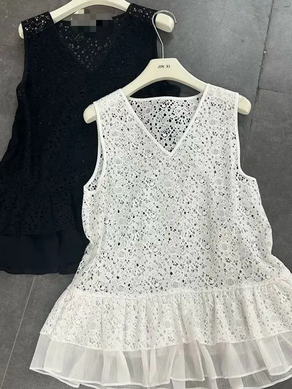 plus Size 300 Pounds Women's Casual V-Neck Lace Splicing Sleeveless Top Summer Breathable Comfortable Korean Style Loose Fit
plus Size 300 Pounds Women's Casual V-Neck Lace Splicing Sleeveless Top Summer Breathable Comfortable Korean Style Loose Fit