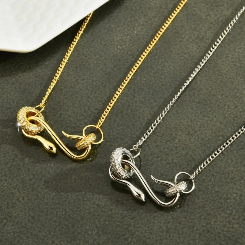 Snake-shaped ring clasp collarbone necklace, a simple and fashionable accessory necklace for women's clothing 
Snake-shaped ring clasp collarbone necklace, a simple and fashionable accessory necklace for women's clothing