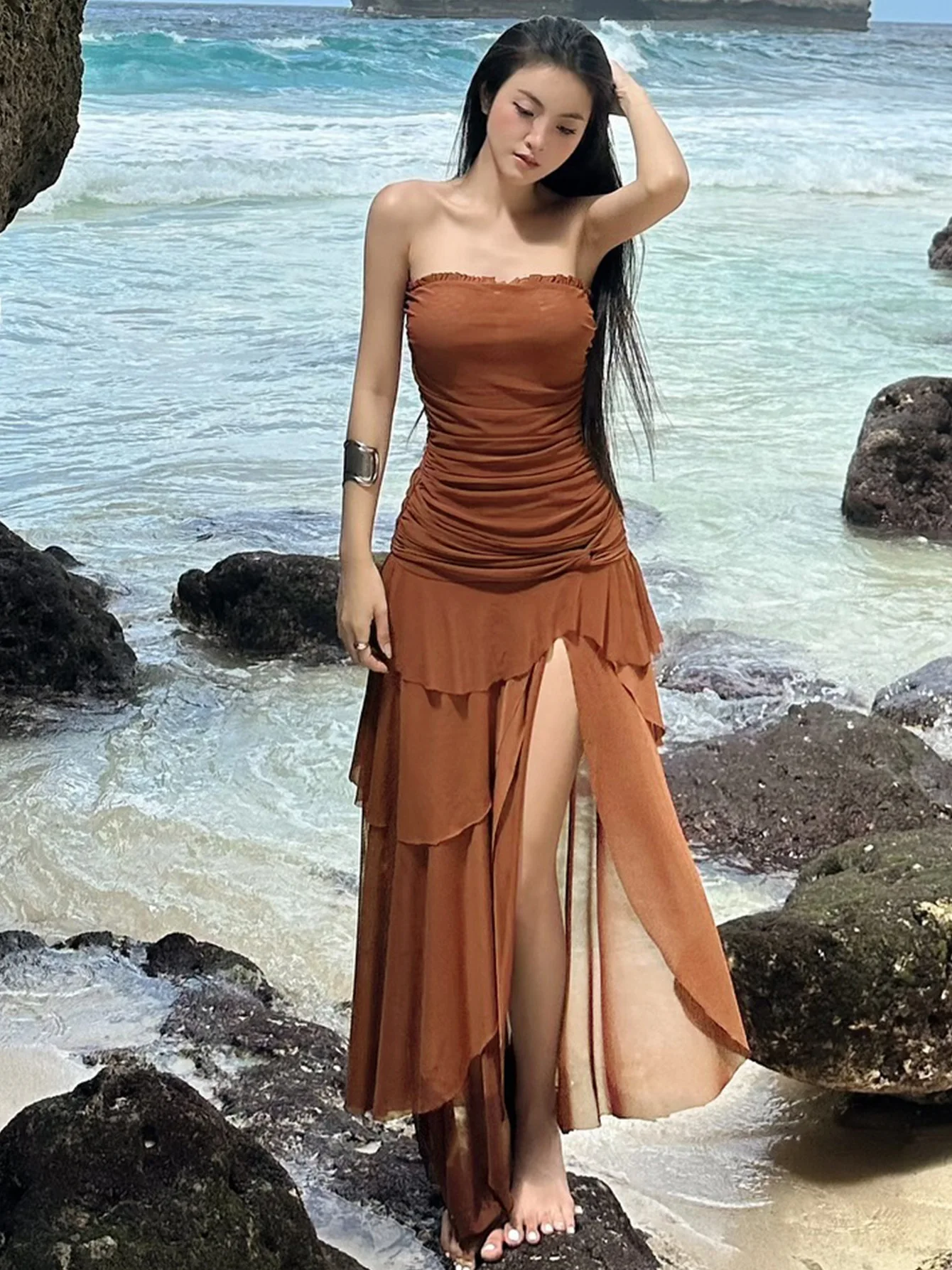European and American women's autumn new sexy irregular strapless ruffle edge mesh solid color backless dress
European and American women's autumn new sexy irregular strapless ruffle edge mesh solid color backless dress