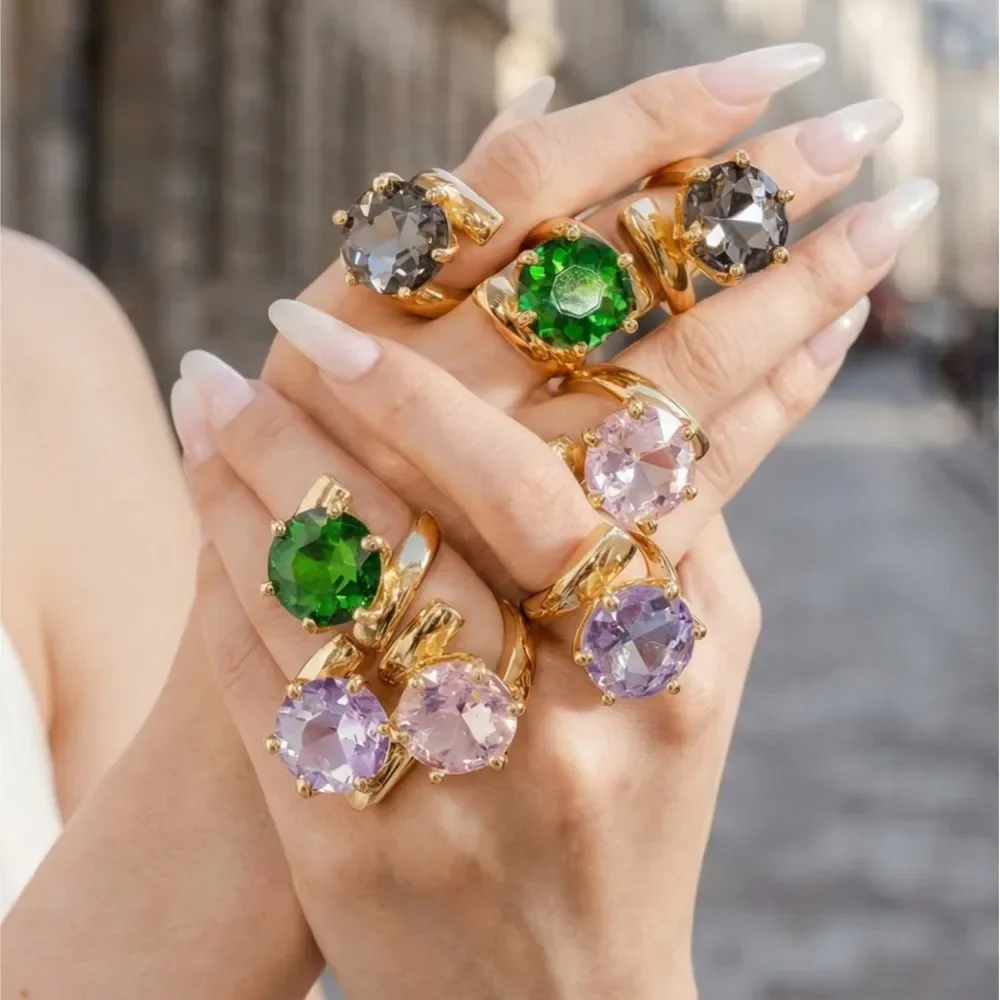 Sparkling Big Zircon Rings for Women 18k Gold Plated Stainless Steel Ring Statement Spiral Wire Rings Prong-set Gemstone Ring
Sparkling Big Zircon Rings for Women 18k Gold Plated Stainless Steel Ring Statement Spiral Wire Rings Prong-set Gemstone Ring