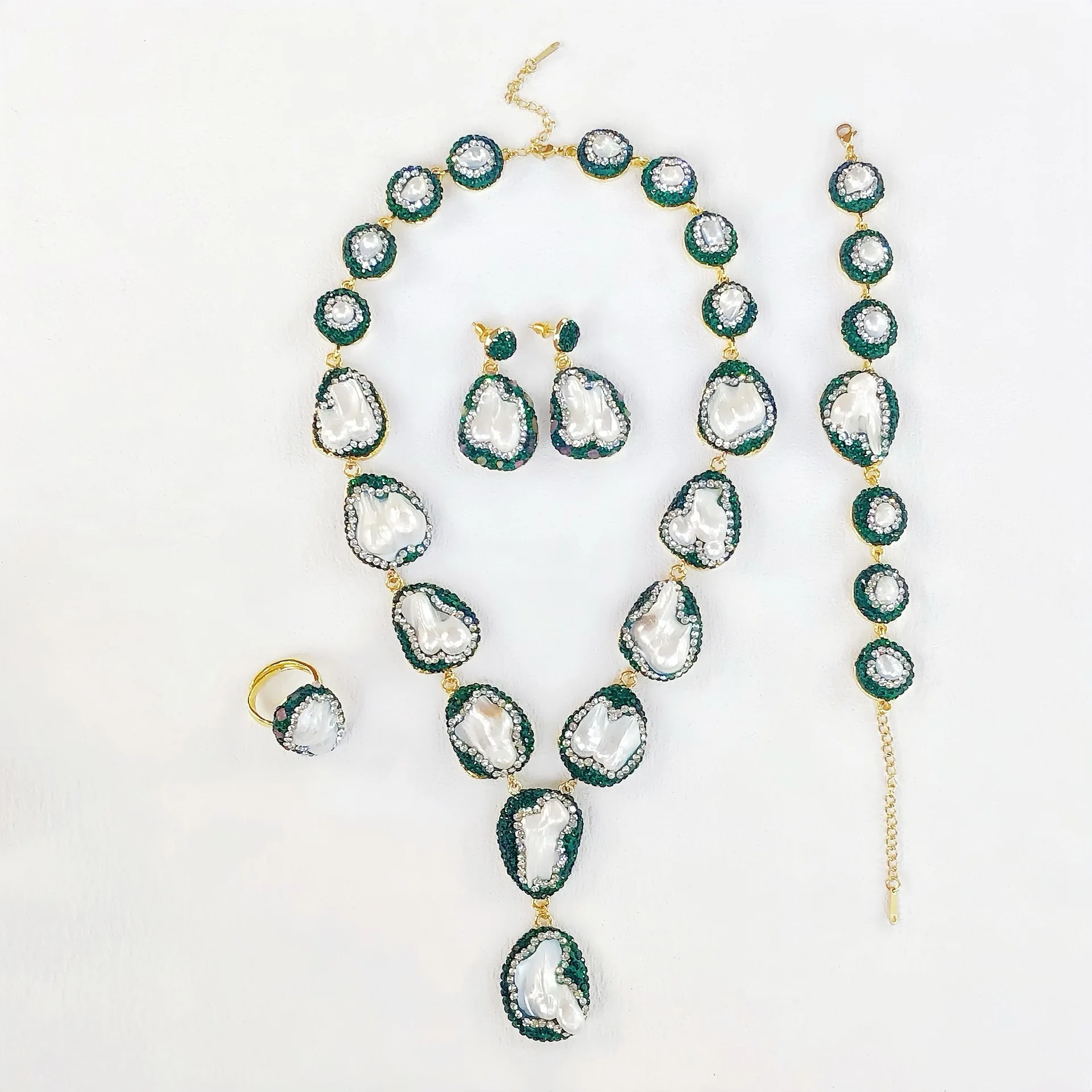 New Baroque Freshwater Pearl Inlaid Green Red Crystal Necklace Bracelet Earrings Ring Set Fashion Luxury Women Statement Jewelry
New Baroque Freshwater Pearl Inlaid Green Red Crystal Necklace Bracelet Earrings Ring Set Fashion Luxury Women Statement Jewelry