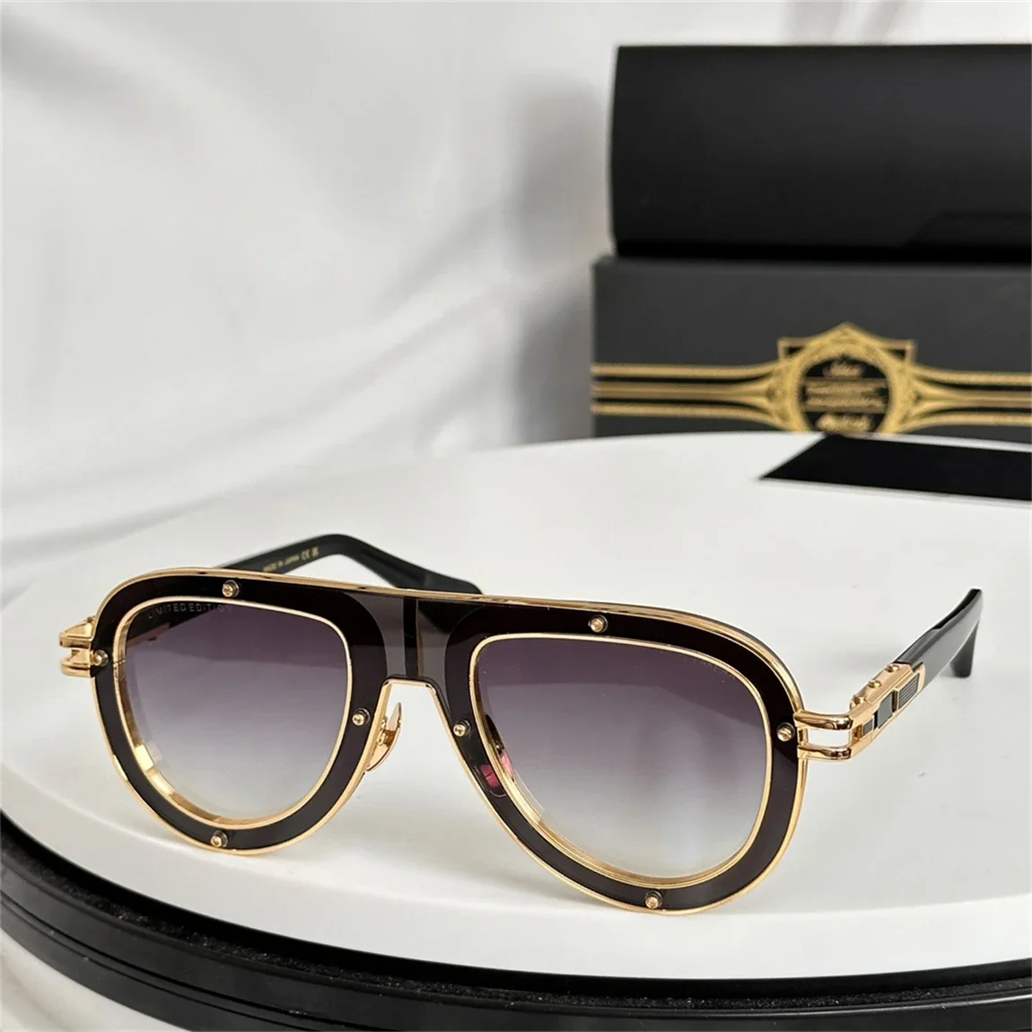 Top Quality Luxury Mens And Womens Sunglasses New Fashion Design TARERA DTS699 Titanium Designer Eyeglasses UV400
Top Quality Luxury Mens And Womens Sunglasses New Fashion Design TARERA DTS699 Titanium Designer Eyeglasses UV400