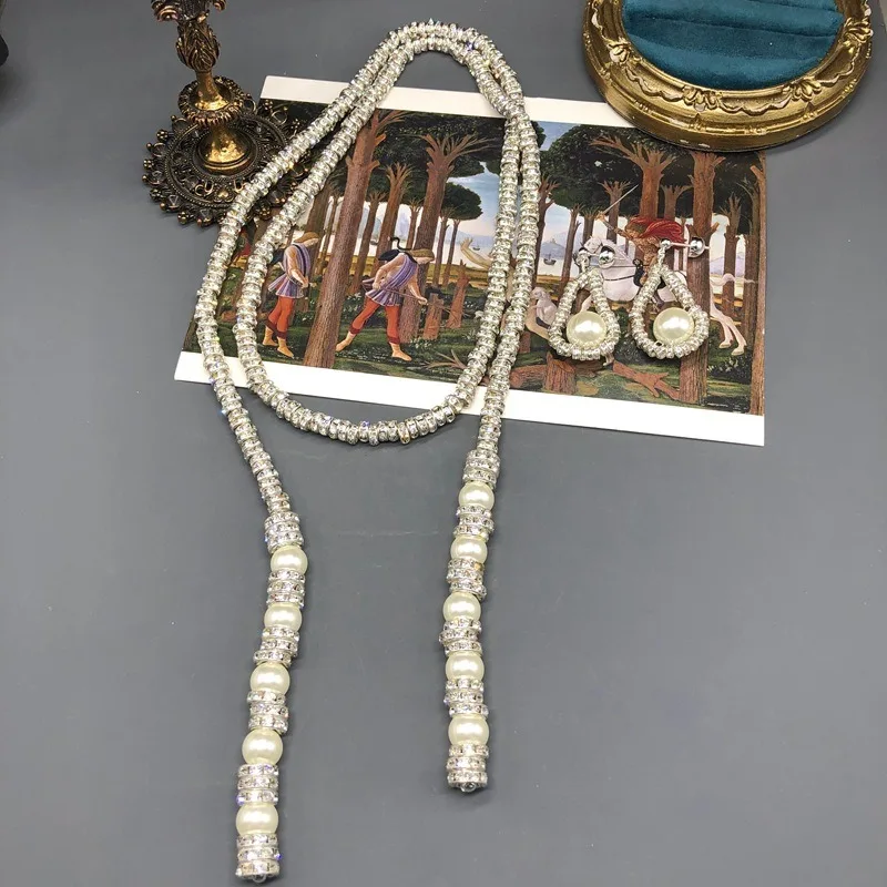 Medieval Long Light Luxury Diamond Ring Pearl Necklace Earrings Western Wind Heavy Industry Sweater Chain Elegant Set
Medieval Long Light Luxury Diamond Ring Pearl Necklace Earrings Western Wind Heavy Industry Sweater Chain Elegant Set