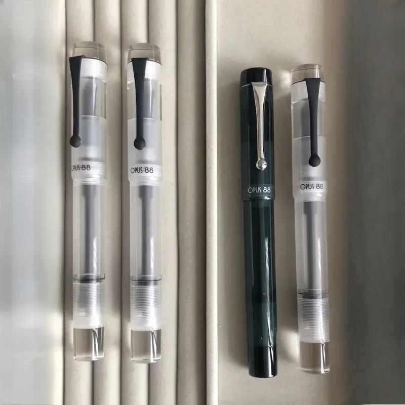 Перьевая ручка OPUS 88 KOLORO из белой смолы, немецкое перо F M B 0.5MM 0.7MM 1.0MM, портативная золотая ручка, высококачественные канцелярские принадлежности для офиса
Перьевая ручка OPUS 88 KOLORO из белой смолы, немецкое перо F M B 0.5MM 0.7MM 1.0MM, портативная золотая ручка, высококачественные канцелярские принадлежности для офиса