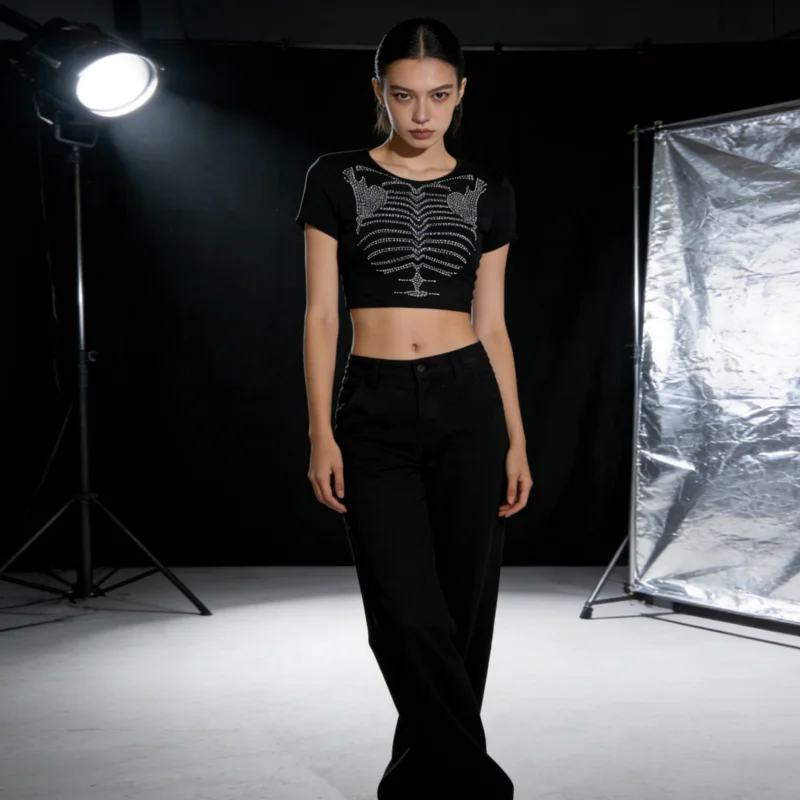 2025 Summer New Street Sexy Hot Girl Skeleton Rhinestone Dark Temperament Short Crop Top
2025 Summer New Street Sexy Hot Girl Skeleton Rhinestone Dark Temperament Short Crop Top