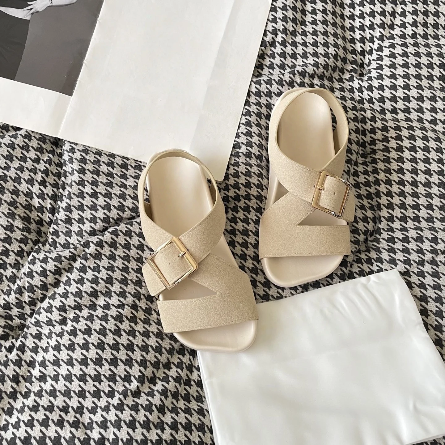 Summer thick-soled genuine leather women's shoes square toe Roman style casual versatile sandals
Summer thick-soled genuine leather women's shoes square toe Roman style casual versatile sandals