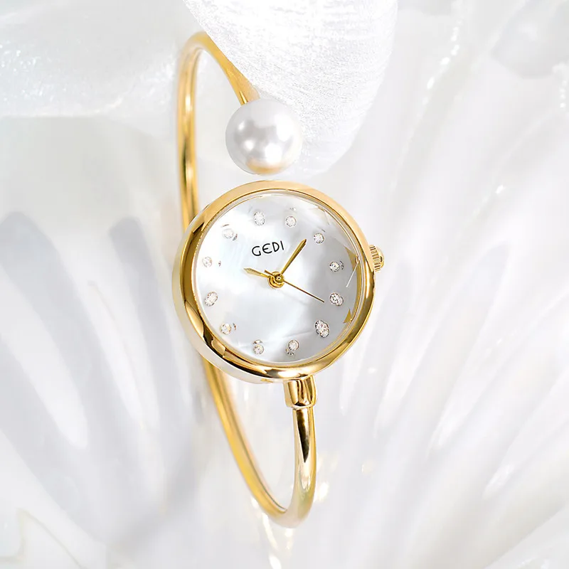 Модные и изысканные часы-браслет с жемчугом, инкрустированные бриллиантами, водонепроницаемые, универсальные, хит продаж весны 2026 года
Модные и изысканные часы-браслет с жемчугом, инкрустированные бриллиантами, водонепроницаемые, универсальные, хит продаж весны 2026 года