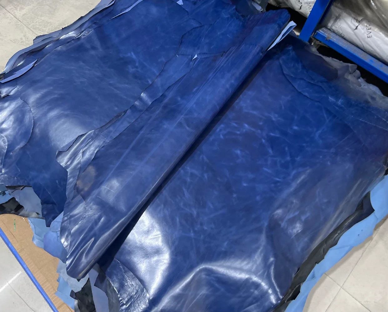 Синяя серия! Итальянская телячья кожа CTC Factory Thinkness 0.8 мм, гладкая поверхность, верхний слой из воловьей кожи
Синяя серия! Итальянская телячья кожа CTC Factory Thinkness 0.8 мм, гладкая поверхность, верхний слой из воловьей кожи