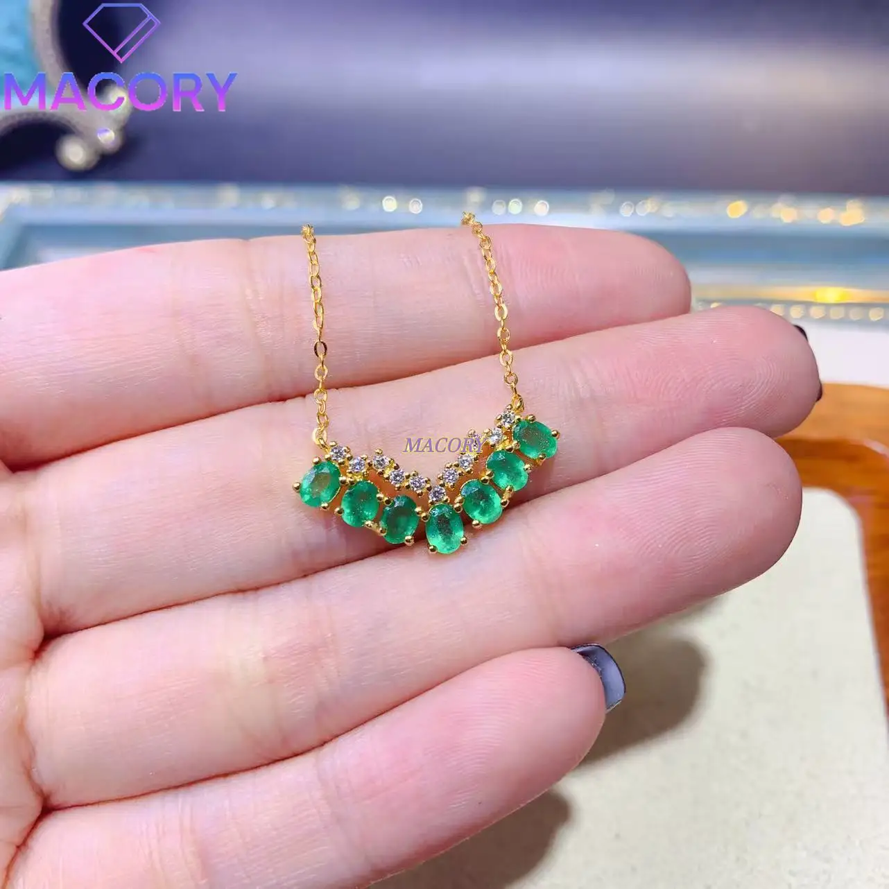 New Emerald Necklace for Women, 925 Sterling Silver, Classic, Simple, Fashionable, Luxurious, Inlaid High-Quality Jewelry
New Emerald Necklace for Women, 925 Sterling Silver, Classic, Simple, Fashionable, Luxurious, Inlaid High-Quality Jewelry