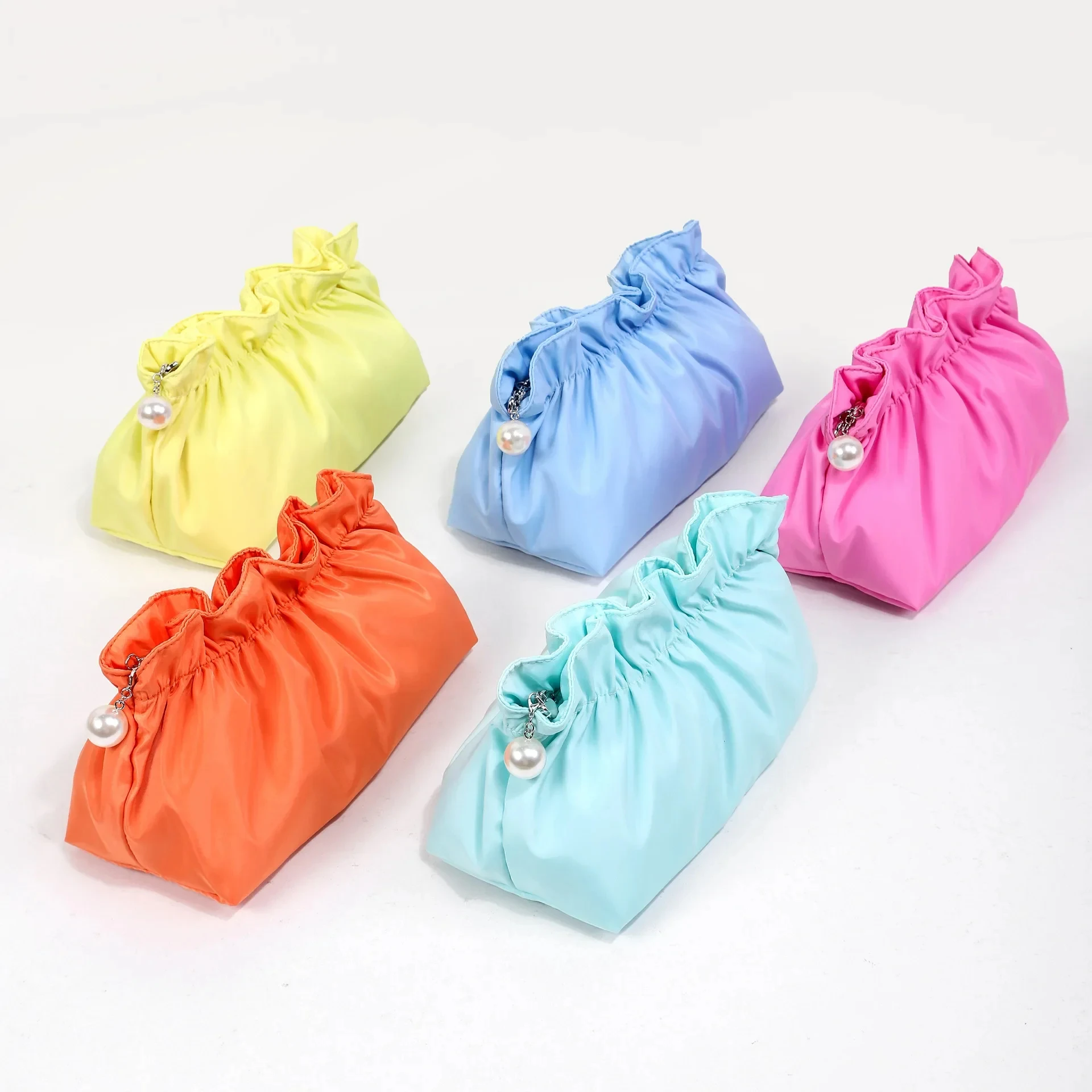 Outdoor Elegant Makeup Pocket Zipper Cloth Makeup Bag Fold Pearl Cosmetic Bag Multifunctional Clutch Bag Skincare Storage Bag
Outdoor Elegant Makeup Pocket Zipper Cloth Makeup Bag Fold Pearl Cosmetic Bag Multifunctional Clutch Bag Skincare Storage Bag