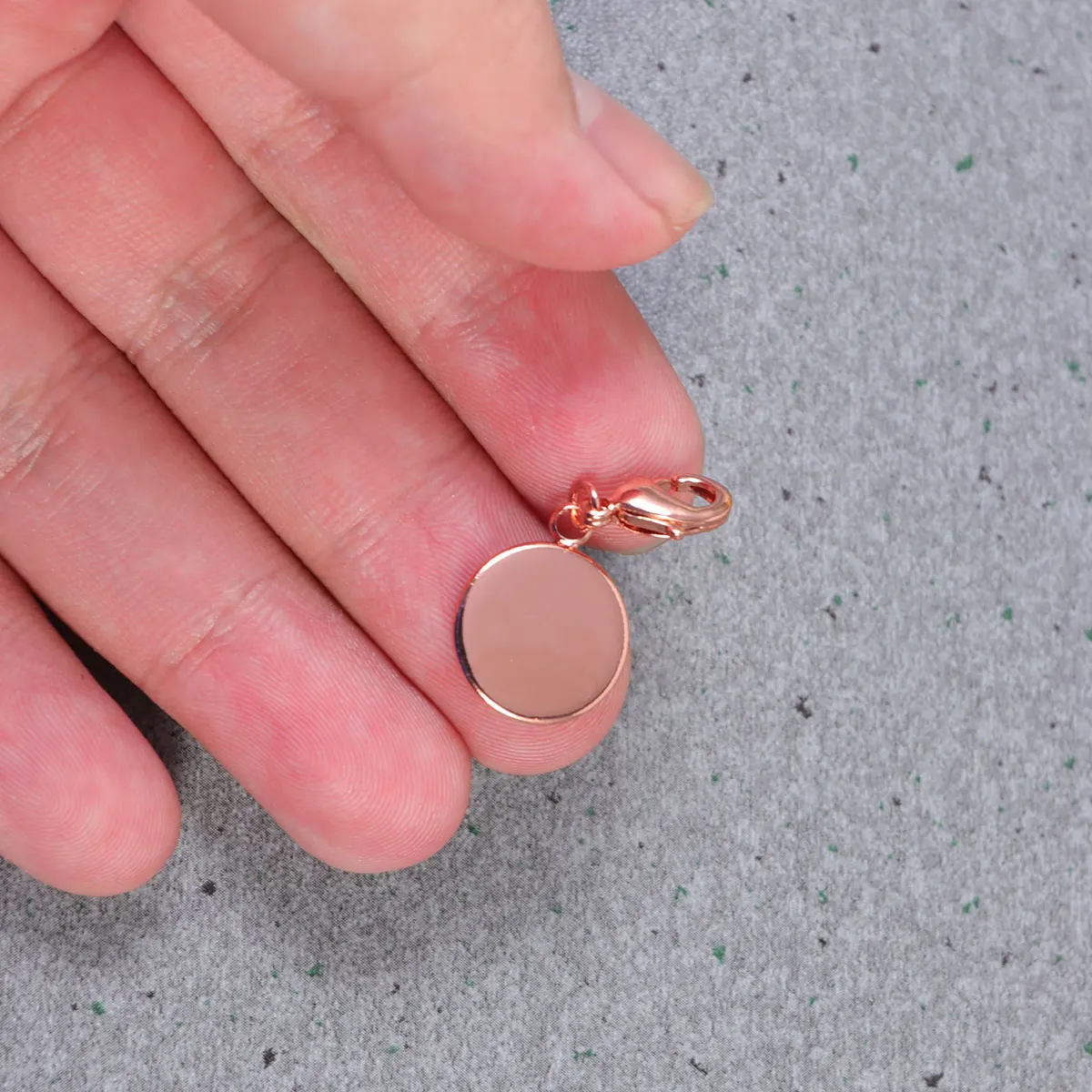 20Pcs Copper Jewelry Tray Base Pendant Charms 12Mm Rose Gold DIY Accessories Lobster Clasp Necklace Bracelet Keychain Craft
20Pcs Copper Jewelry Tray Base Pendant Charms 12Mm Rose Gold DIY Accessories Lobster Clasp Necklace Bracelet Keychain Craft