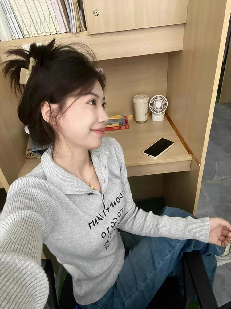 Gray Knitted Half-High Collar Base Shirt Women's New Style Autumn Spring Letter Turn-down Collar Slim-fit Sweater Winter
Gray Knitted Half-High Collar Base Shirt Women's New Style Autumn Spring Letter Turn-down Collar Slim-fit Sweater Winter