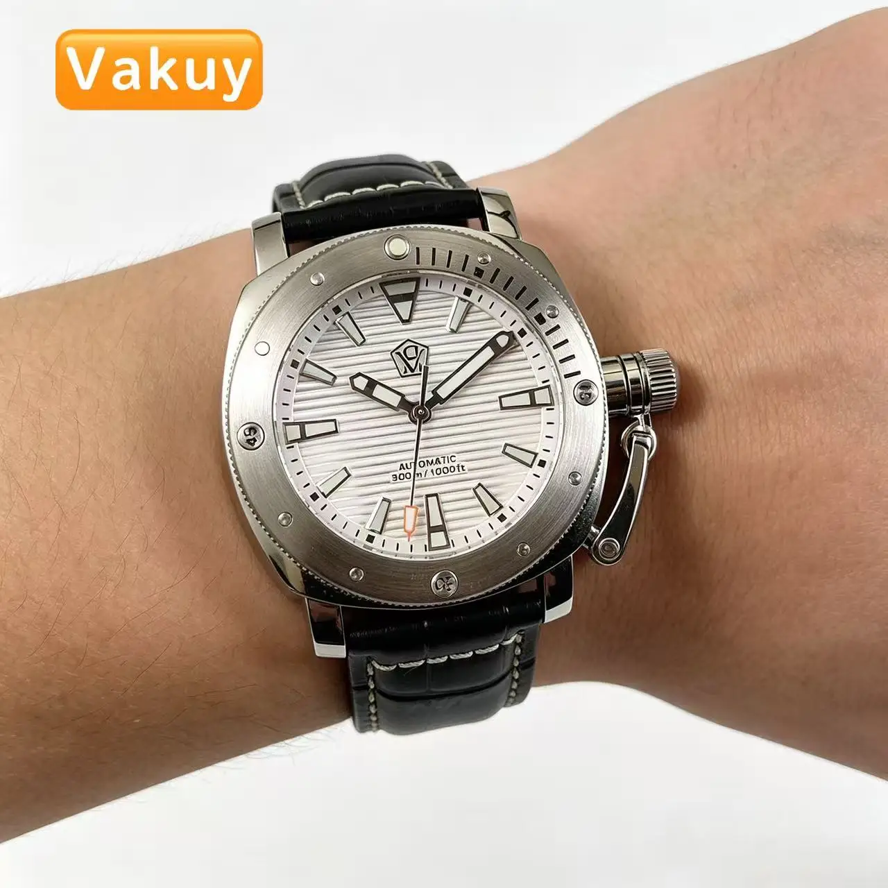 New Vakuy 44MM Men Italian Navy Style Diver Watch 200M Waterproof Seiko VH31 Sweep Quartz Super Luminous Sport Diving Wristwatch
New Vakuy 44MM Men Italian Navy Style Diver Watch 200M Waterproof Seiko VH31 Sweep Quartz Super Luminous Sport Diving Wristwatch