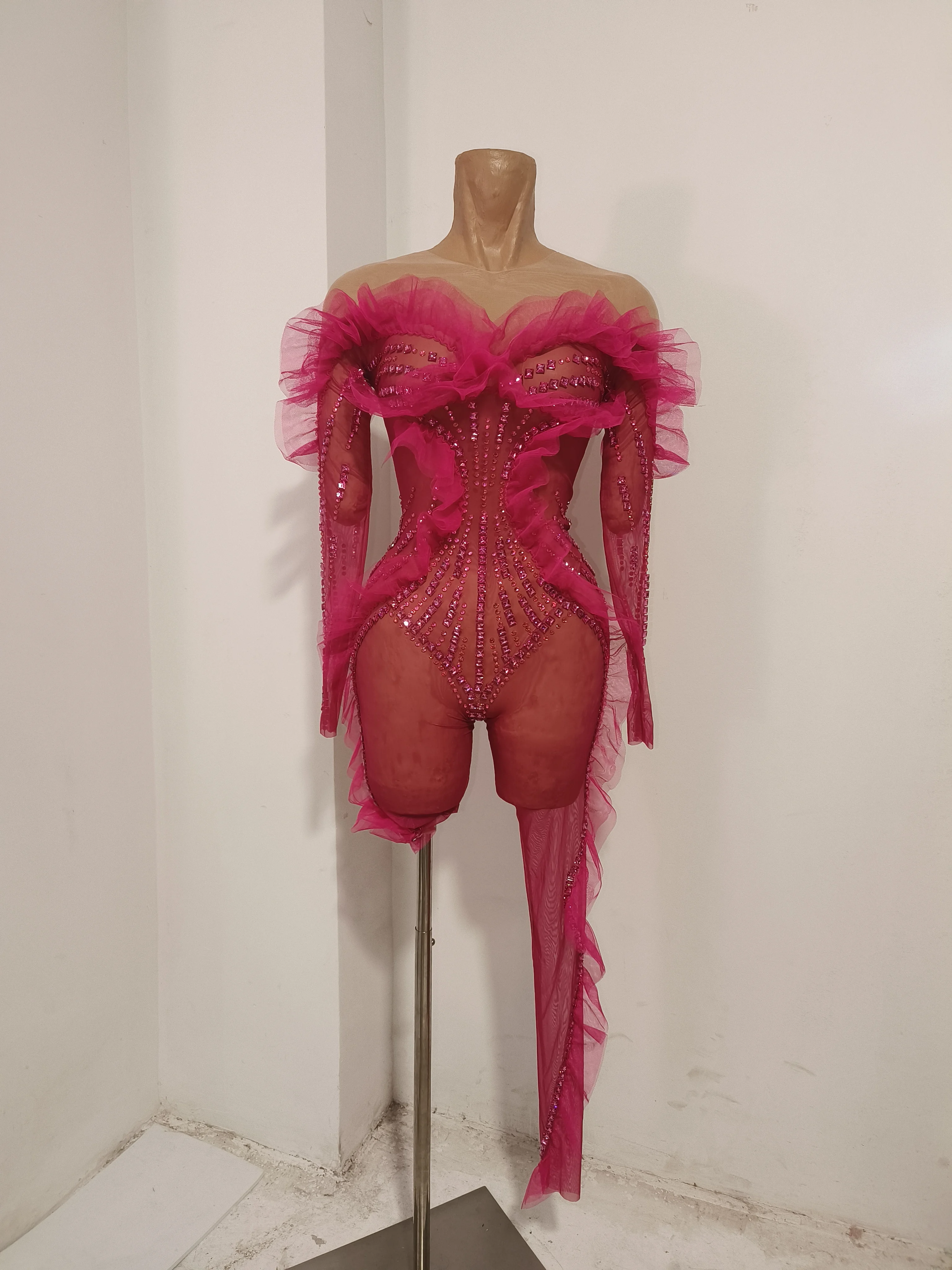 New Rosed Red Mesh Ruffles Shining Rhinestones Long Sleeve See Through Bodycon Mini Dress Birthday Party Celebrate Cocktail Wear
New Rosed Red Mesh Ruffles Shining Rhinestones Long Sleeve See Through Bodycon Mini Dress Birthday Party Celebrate Cocktail Wear