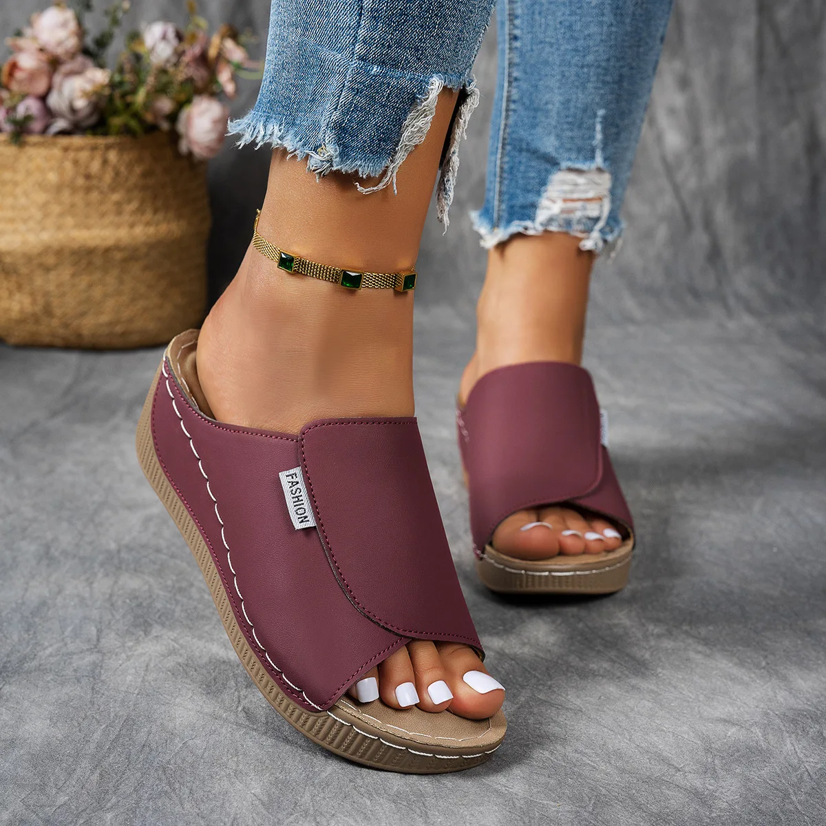 Женская обувь больших размеров, размеры 36–43, летние модные тапочки на танкетке, нескользящие сандалии, женские сандалии Zapatos De Mujer
Женская обувь больших размеров, размеры 36–43, летние модные тапочки на танкетке, нескользящие сандалии, женские сандалии Zapatos De Mujer