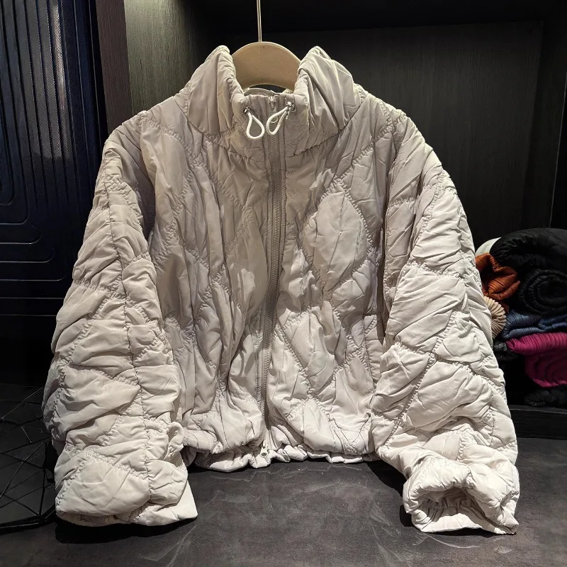 Miyake плиссированная куртка женская плиссированная с воротником-стойкой однотонная плиссированная хлопковая куртка 2025 зимнее новое пальто на молнии с длинными рукавами 
Miyake плиссированная куртка женская плиссированная с воротником-стойкой однотонная плиссированная хлопковая куртка 2025 зимнее новое пальто на молнии с длинными рукавами