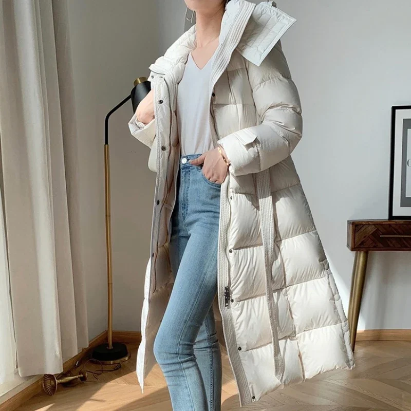 2023 Winter New Fox Collar Down Coat Women Mid Length Windproof Hood Thickened Warm Fashion Lace Up Coat
2023 Winter New Fox Collar Down Coat Women Mid Length Windproof Hood Thickened Warm Fashion Lace Up Coat