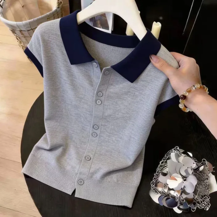Plus-Size Polo Collar Short-Sleeve T-Shirt Women, 2026 Summer New Style, Ice Silk Versatile Slimming Knitted Top For Women
Plus-Size Polo Collar Short-Sleeve T-Shirt Women, 2026 Summer New Style, Ice Silk Versatile Slimming Knitted Top For Women