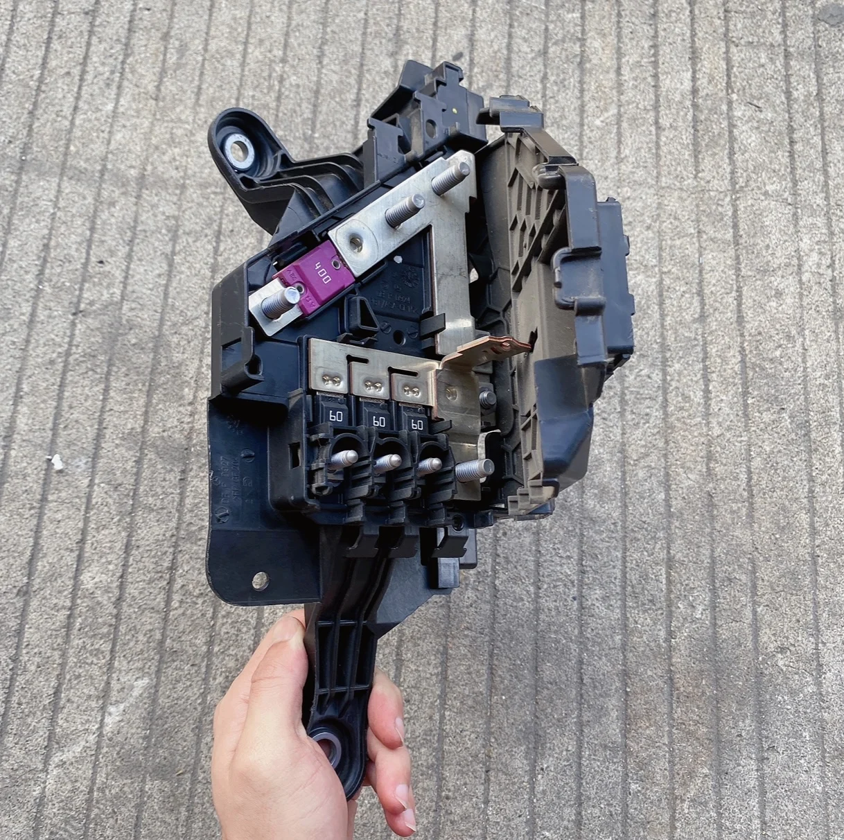 Suitable for Mercedes Benz C-Class W205 cabin fuse box power distributor C180c260C300c63 power-off protection
Suitable for Mercedes Benz C-Class W205 cabin fuse box power distributor C180c260C300c63 power-off protection