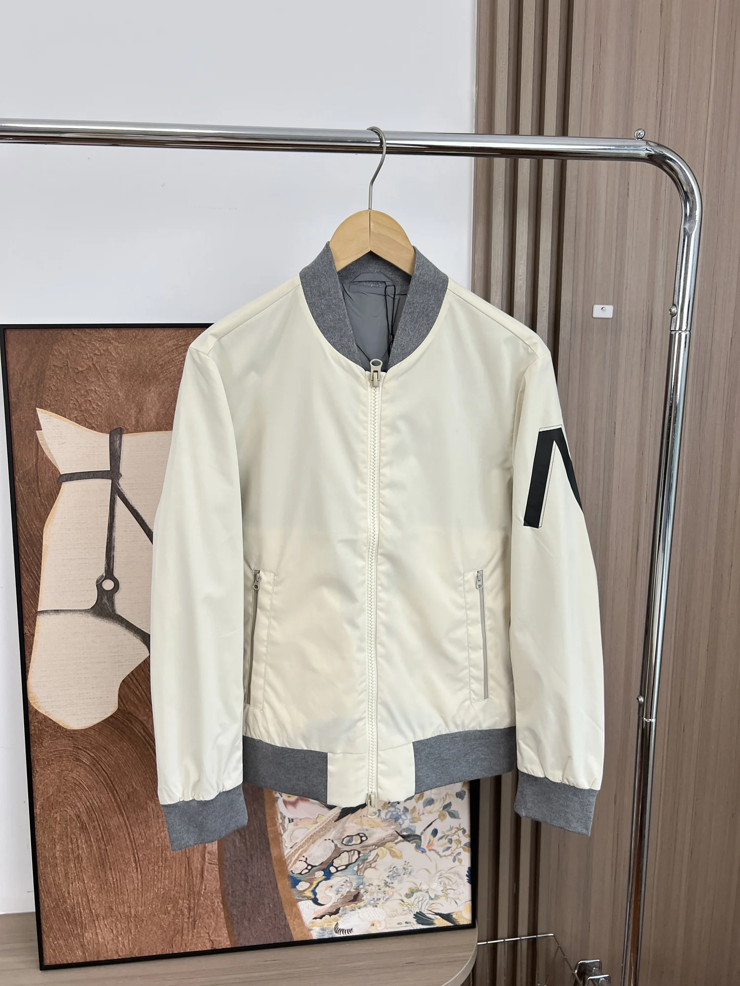 Повседневное длинное пальто с буквенным принтом и бейсбольным воротником, мужское модное городское дышащее длинное пальто све для осени, универсальное для поездок на работу
Повседневное длинное пальто с буквенным принтом и бейсбольным воротником, мужское модное городское дышащее длинное пальто све для осени, универсальное для поездок на работу