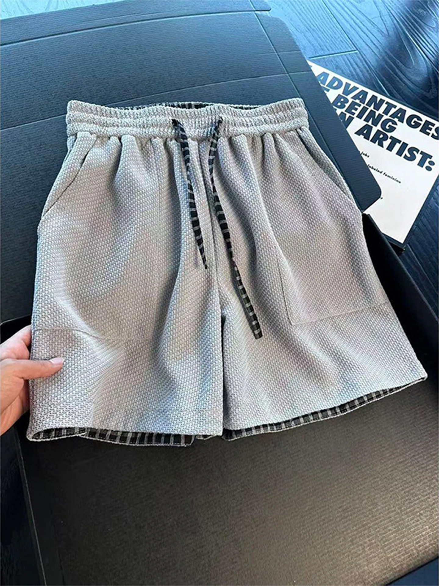 American Style Dragon Scales Pattern Patchwork Shorts Men Summer Design Sensation Ice Silk Beach Pants Thin Sport Fourths
American Style Dragon Scales Pattern Patchwork Shorts Men Summer Design Sensation Ice Silk Beach Pants Thin Sport Fourths