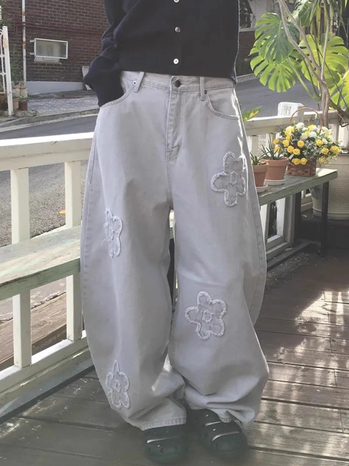 Джинсы с высокой талией и широкими штанинами с цветочным принтом и потертым подолом, женские зимние новые утягивающие повседневные брюки
Джинсы с высокой талией и широкими штанинами с цветочным принтом и потертым подолом, женские зимние новые утягивающие повседневные брюки