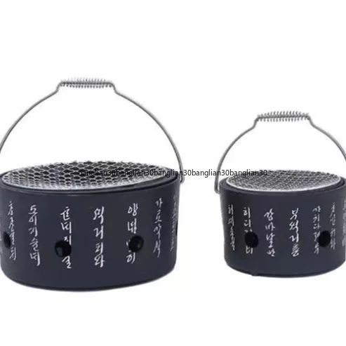 Круглая плита в окружении японского угольного гриля для заваривания чая.
Круглая плита в окружении японского угольного гриля для заваривания чая.