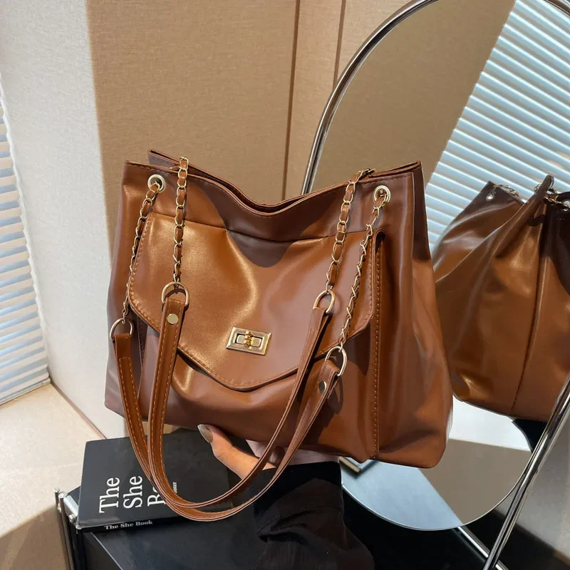 2026 Luxury Soft Leather Tote Bag Women Large Capacity Spacious Shoulder Bag with Chain Strap & Metal Lock Flap
2026 Luxury Soft Leather Tote Bag Women Large Capacity Spacious Shoulder Bag with Chain Strap & Metal Lock Flap