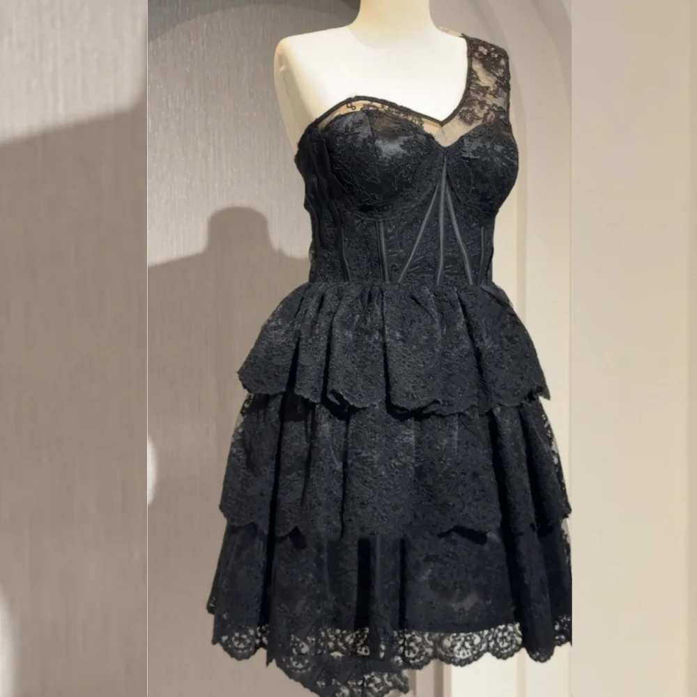 Customized Exquisite Lace Pattern Pleat A-line One-shoulder Knee Length Dresses Bespoke Occasion Pastrol
Customized Exquisite Lace Pattern Pleat A-line One-shoulder Knee Length Dresses Bespoke Occasion Pastrol