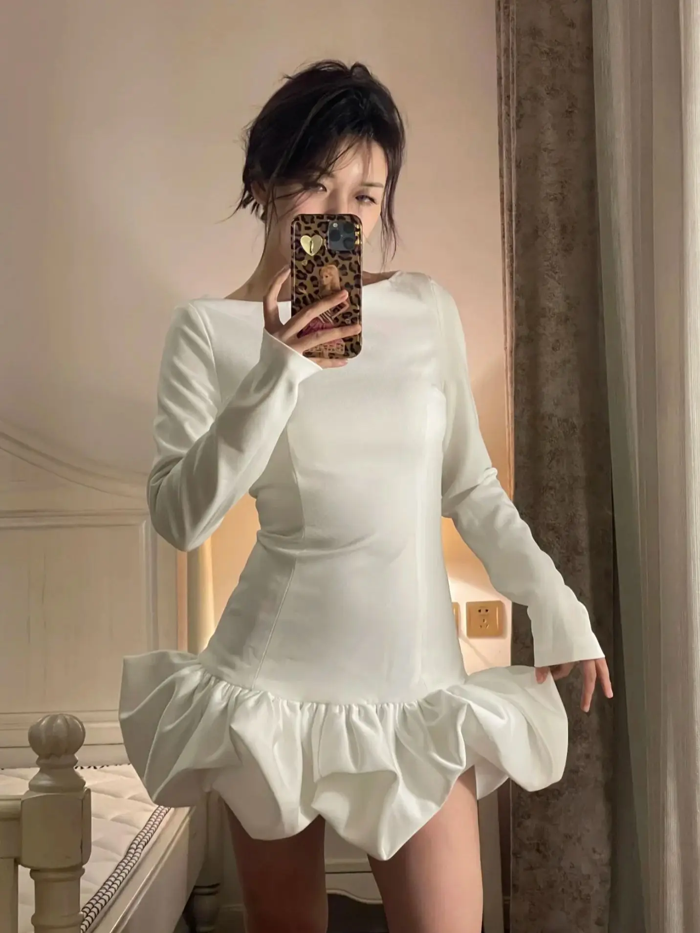 Women Solid Color Short Dress Bateau Neck Long Sleeve Elegant Slim Mini Robe
Women Solid Color Short Dress Bateau Neck Long Sleeve Elegant Slim Mini Robe