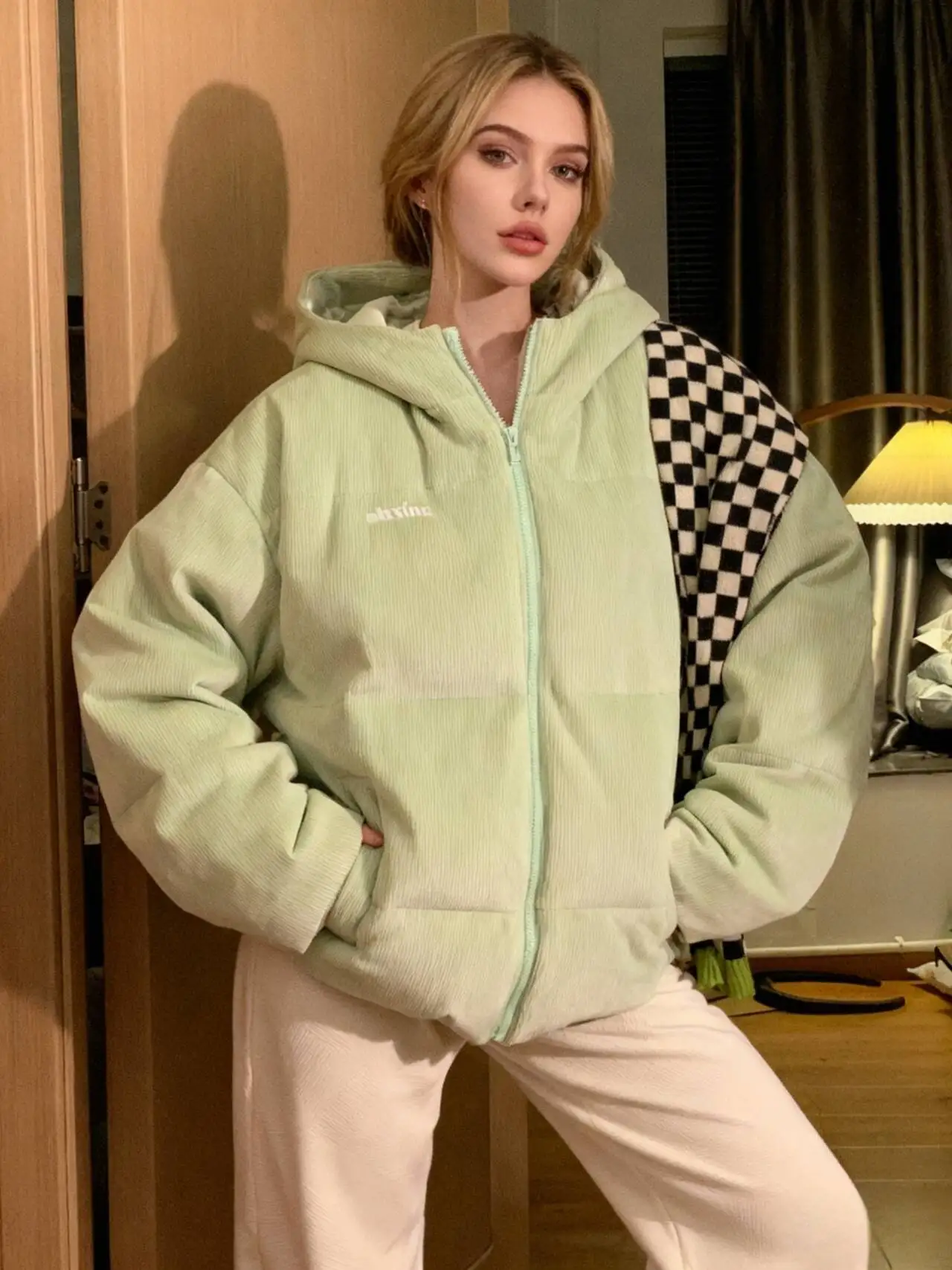 Женские уличные зимние парки из модала с подкладкой, двухслойные, с удлиненным подолом, вневременные, уникальные, элегантные, классические для похудения с высоким и низким вырезом
Женские уличные зимние парки из модала с подкладкой, двухслойные, с удлиненным подолом, вневременные, уникальные, элегантные, классические для похудения с высоким и низким вырезом