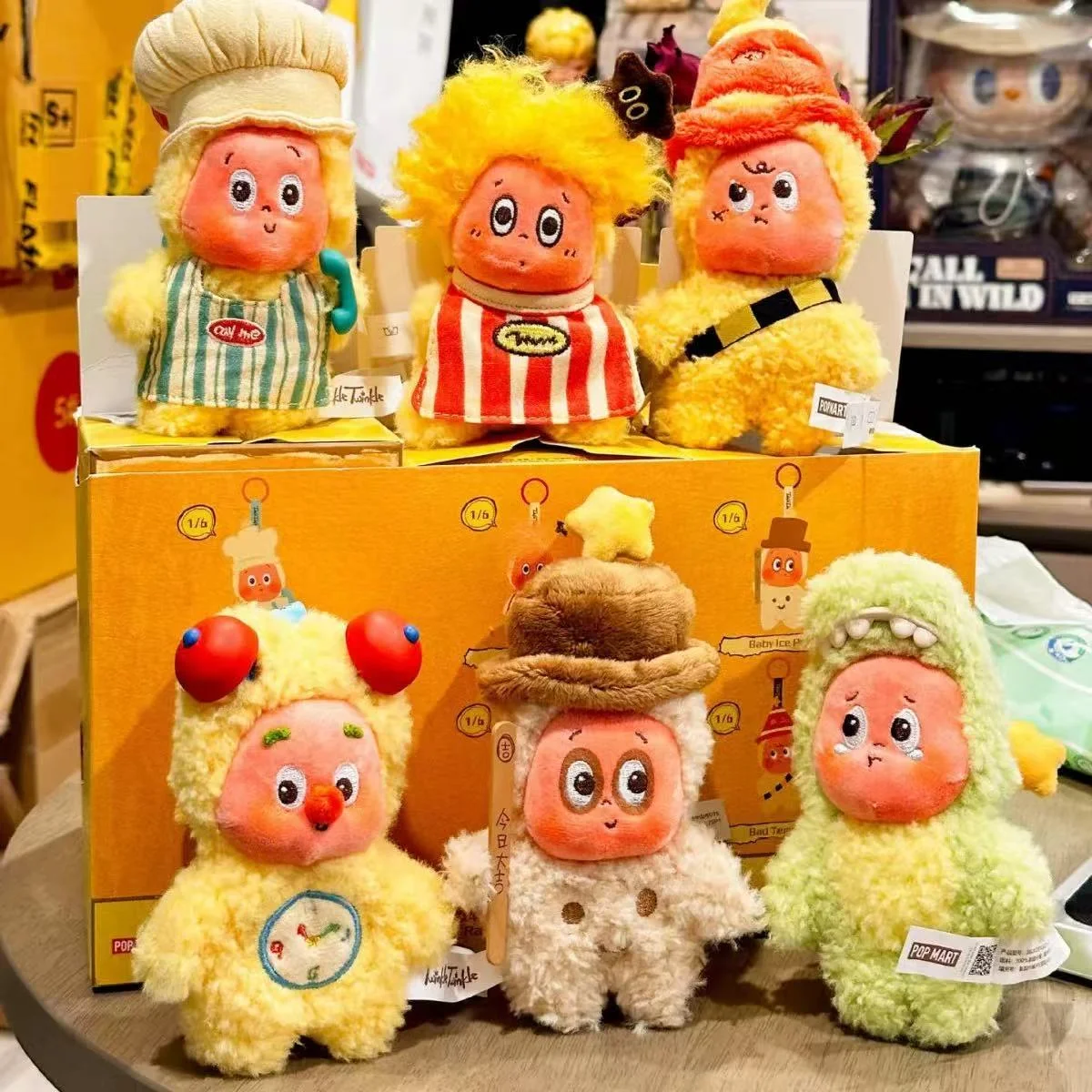 POP MART Twinkle Twinkle Be a Little Star слепая коробка Kawaii плюшевый кулон аниме фигурка-сюрприз загадочная игрушка
POP MART Twinkle Twinkle Be a Little Star слепая коробка Kawaii плюшевый кулон аниме фигурка-сюрприз загадочная игрушка