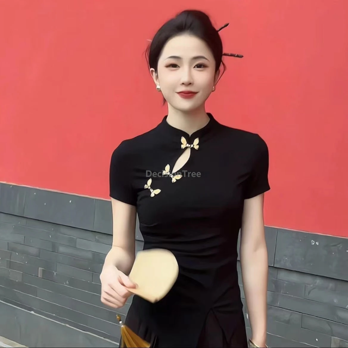 Chinese national solid color Black qipao top patchwork short sleeve gold button blouse elegant Slimming effect tangsuit top
Chinese national solid color Black qipao top patchwork short sleeve gold button blouse elegant Slimming effect tangsuit top