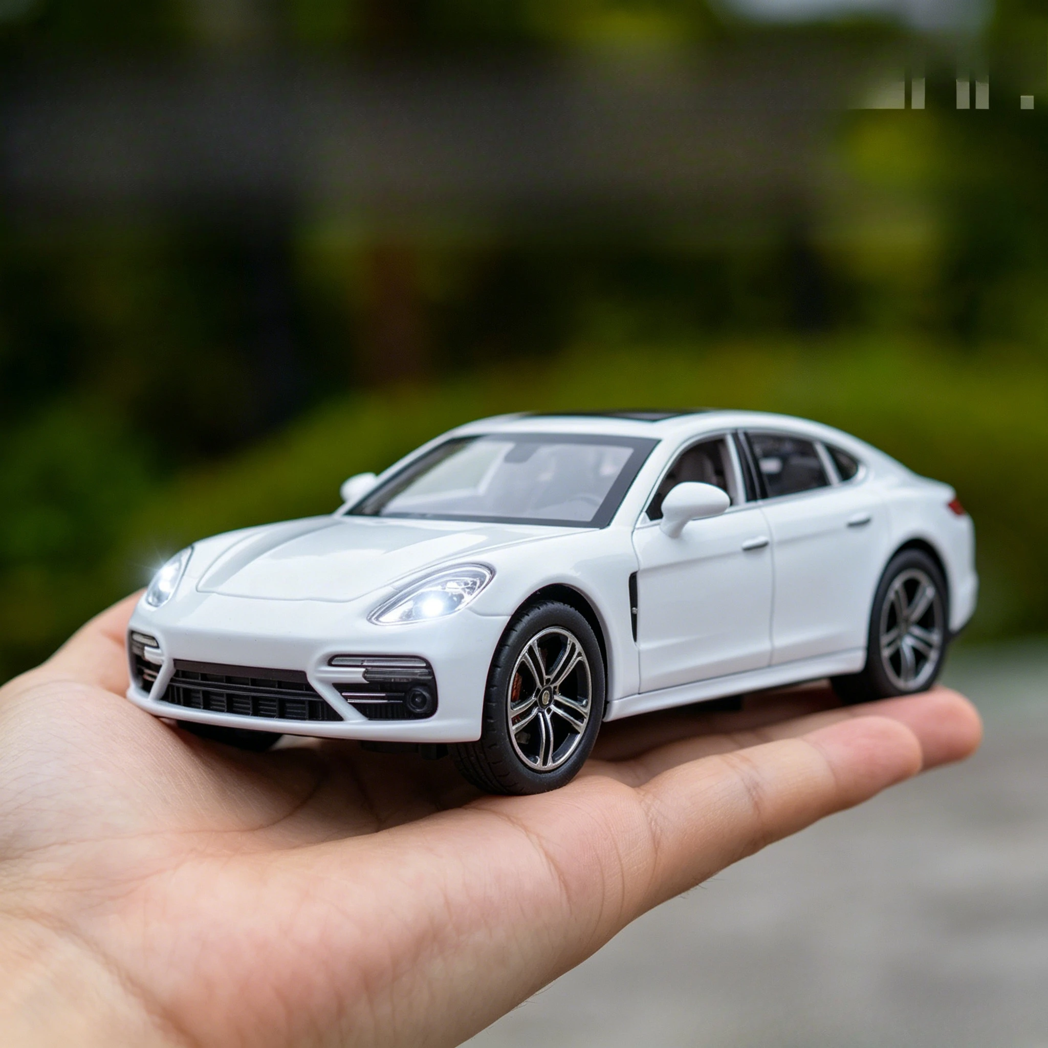 1:32 Panamera Alloy Diecast Metal Model Hight Simulation Sound Light Baby Toys Computer Desktop Ornament Gift
1:32 Panamera Alloy Diecast Metal Model Hight Simulation Sound Light Baby Toys Computer Desktop Ornament Gift