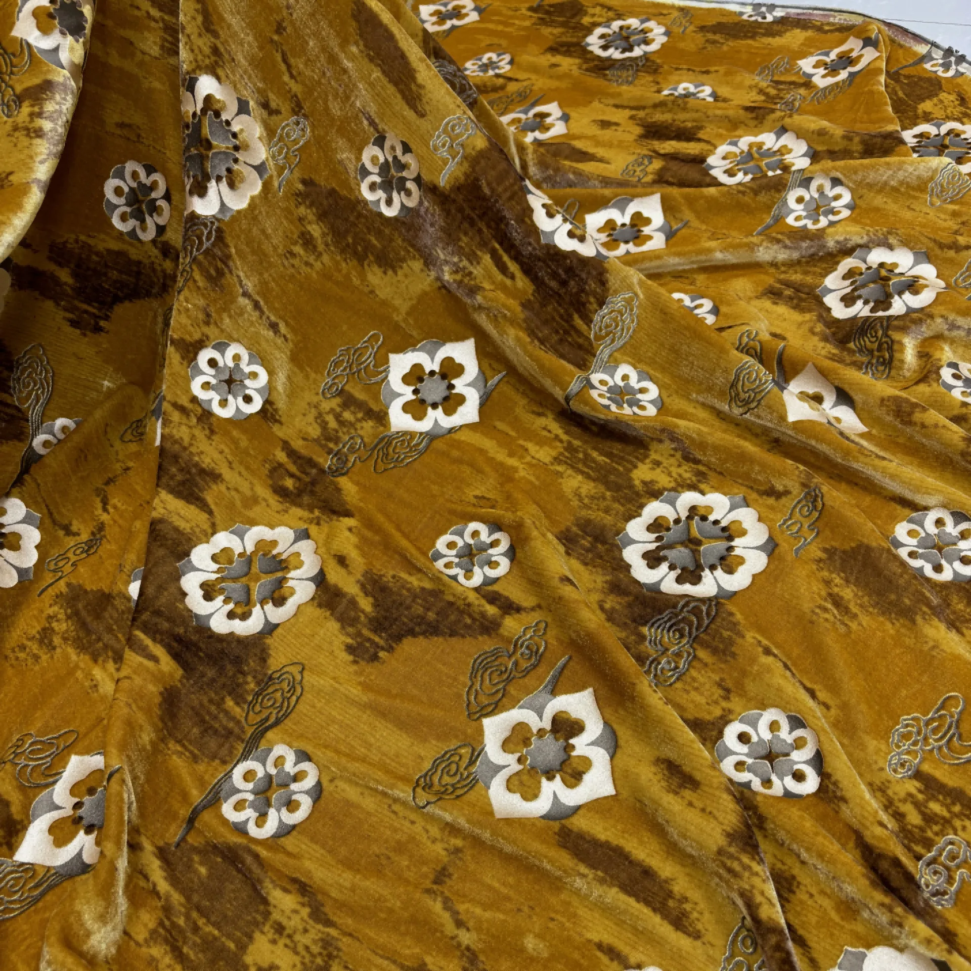 Woven Brocade Sticky Velvet Imitation Qiao Qi Velvet Carving and Embossing Dunhuang Po-Phase Flowers Dress and Cheongsam Fabric
Woven Brocade Sticky Velvet Imitation Qiao Qi Velvet Carving and Embossing Dunhuang Po-Phase Flowers Dress and Cheongsam Fabric