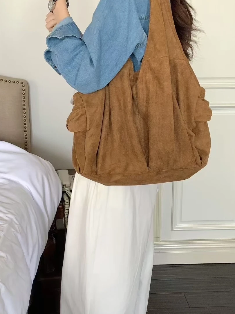 Retro Korean Sle Suede Large Capaci Mommy Bag Casual Versatile Soft Multi-carent Handbag Women's Single oulder Bag
Retro Korean Sle Suede Large Capaci Mommy Bag Casual Versatile Soft Multi-carent Handbag Women's Single oulder Bag