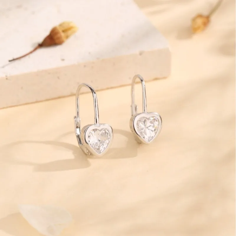 Ins Simple Jewelry Women's S925 Sterling Silver New Trendy Creative Heart-shaped Zircon Accessories
Ins Simple Jewelry Women's S925 Sterling Silver New Trendy Creative Heart-shaped Zircon Accessories