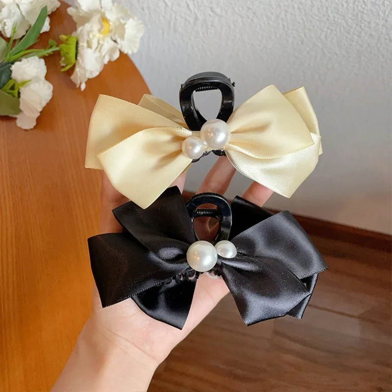 Irregular Pearl Bow Hairpin Ladies Temperament Shark Clip Fashionable Girls Hair Accessories
Irregular Pearl Bow Hairpin Ladies Temperament Shark Clip Fashionable Girls Hair Accessories