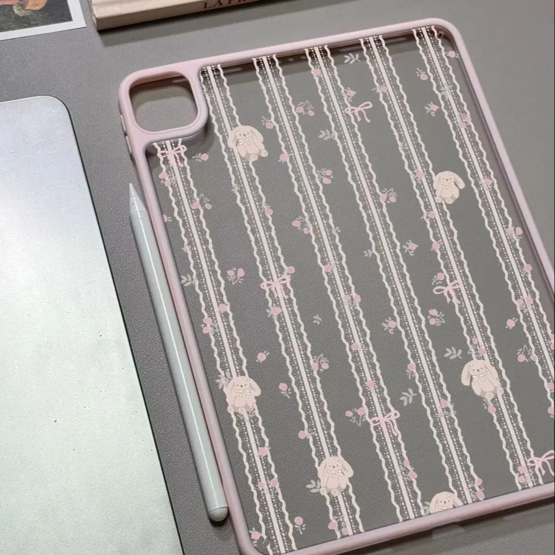 Новый чехол для планшета в корейском стиле с розовым кроликом для iPad Pro 11, 12.9, 13 (M4, M5), 9.7, 10.2 (5/6-го поколения), 7/8/9 (11-го поколения), Mini, Air 3, 4, 5, 6, 7
Новый чехол для планшета в корейском стиле с розовым кроликом для iPad Pro 11, 12.9, 13 (M4, M5), 9.7, 10.2 (5/6-го поколения), 7/8/9 (11-го поколения), Mini, Air 3, 4, 5, 6, 7