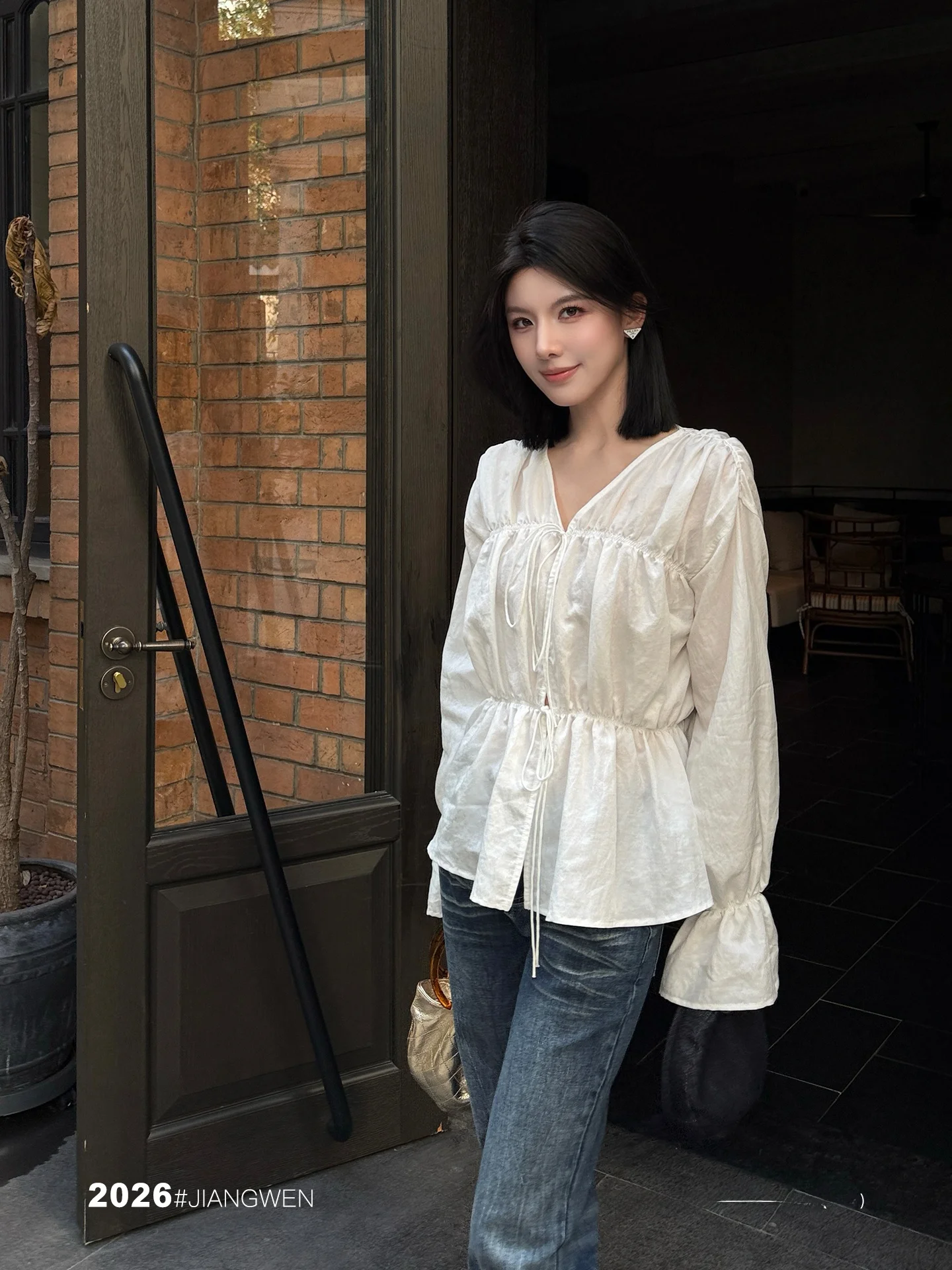Unique Design White Shirt Women's Top Belted Gathered Loose Fit Long Sleeve V-Neck Cotton Blend Spring Summer New Arrivals
Unique Design White Shirt Women's Top Belted Gathered Loose Fit Long Sleeve V-Neck Cotton Blend Spring Summer New Arrivals
