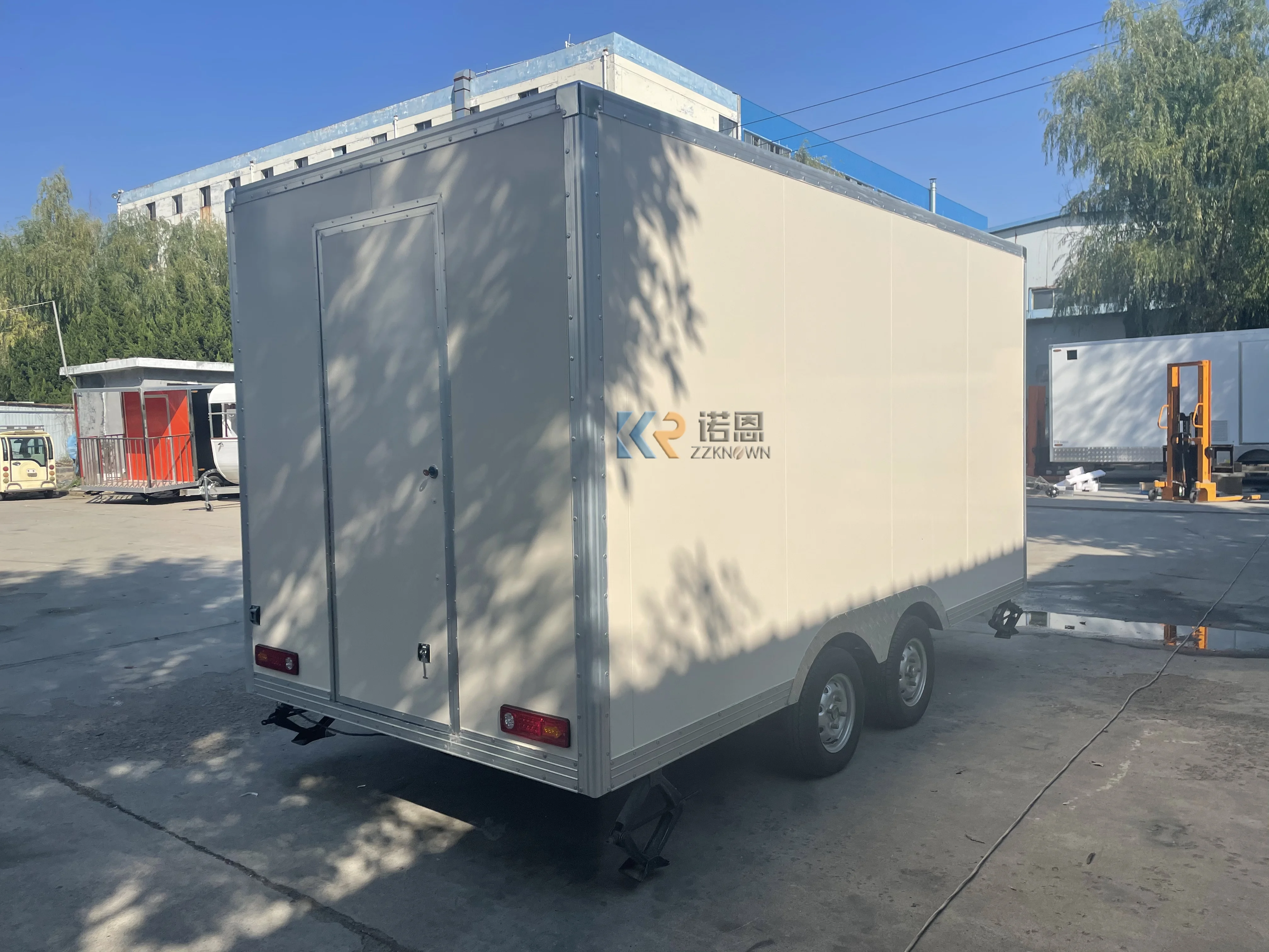 Распродажа Food Truck Прицеп для фаст-фуда Мобильная тележка для еды с мороженым Fast Bbq Food Cart с полностью кухонным оборудованием
Распродажа Food Truck Прицеп для фаст-фуда Мобильная тележка для еды с мороженым Fast Bbq Food Cart с полностью кухонным оборудованием