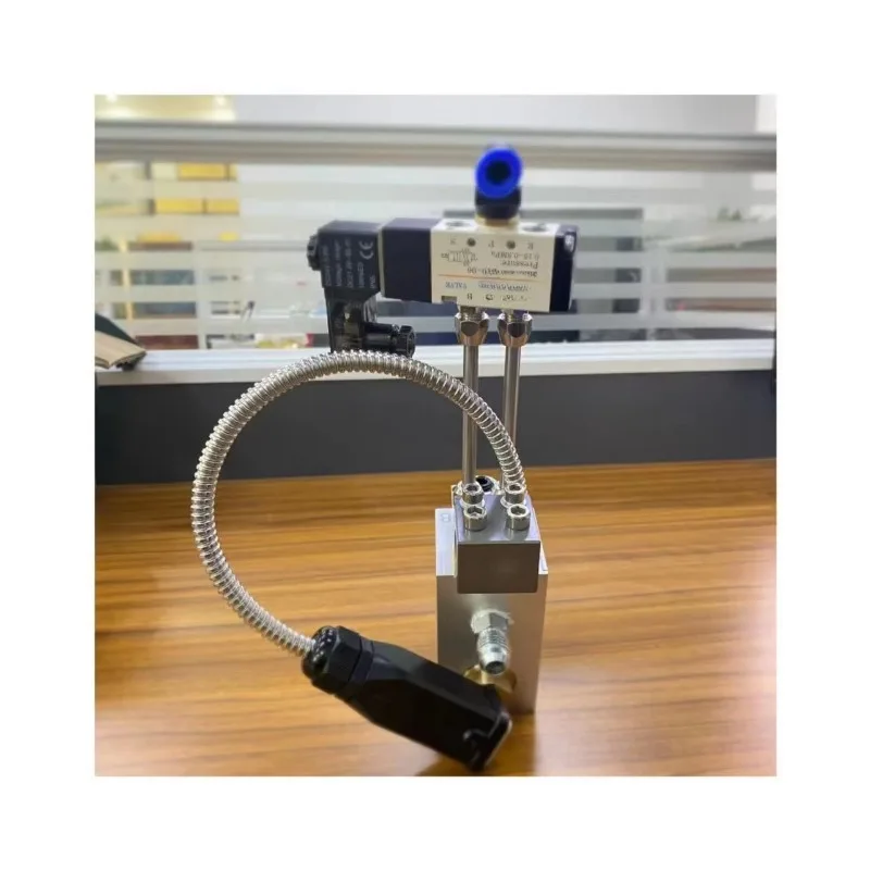 Small Strip Point Glue Gun - Hot Melt Glue Accessory for Gluing Machines
Small Strip Point Glue Gun - Hot Melt Glue Accessory for Gluing Machines