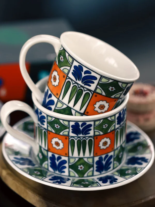 Hand-Painted Ceramic Coffee Cup And Plate Set Vintage Watercolor Style Japanese Style Geometric Pattern for Coffee Lovers
Hand-Painted Ceramic Coffee Cup And Plate Set Vintage Watercolor Style Japanese Style Geometric Pattern for Coffee Lovers