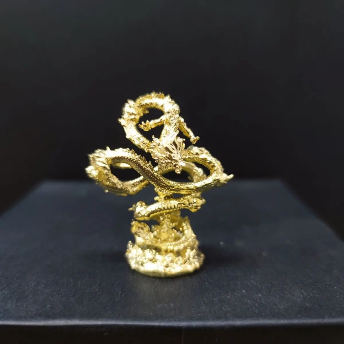 Pure Copper 5cm Mini Spiritual Dragon Statue - Ancient Chinese Mythology Decorative Collectible Ornament for Home Desk Decor
Pure Copper 5cm Mini Spiritual Dragon Statue - Ancient Chinese Mythology Decorative Collectible Ornament for Home Desk Decor