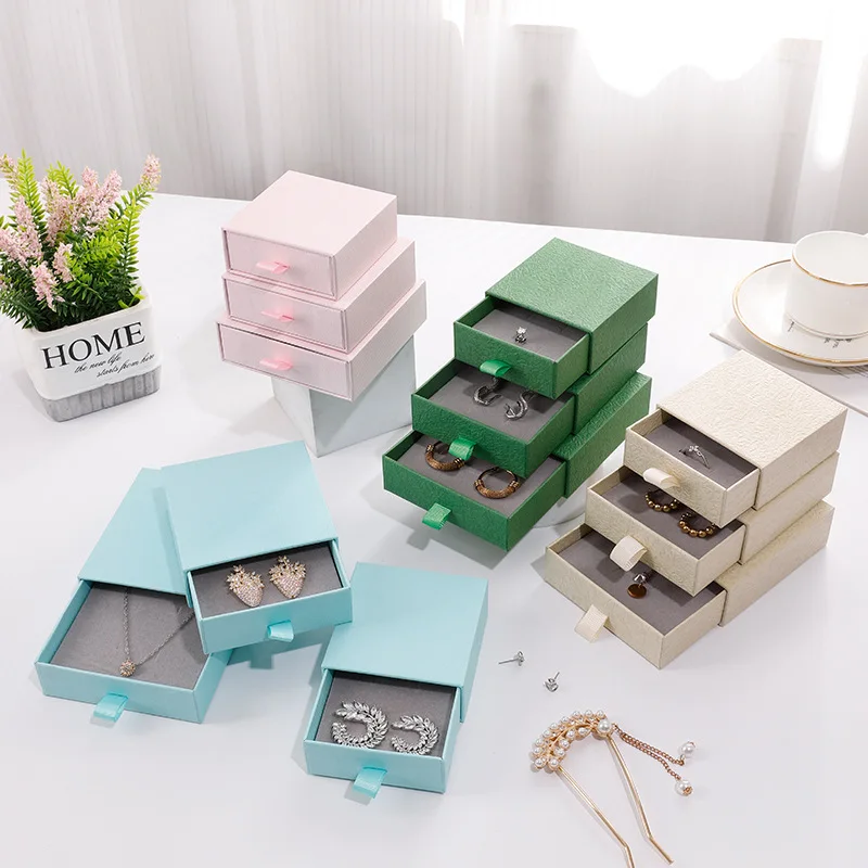 24pcs Drawer Cardboard Box 9*9*3.2cm Custom Necklace Earrings Ring Jewelry Packaging Black Paper Box with Grey Sponge Bulk
24pcs Drawer Cardboard Box 9*9*3.2cm Custom Necklace Earrings Ring Jewelry Packaging Black Paper Box with Grey Sponge Bulk